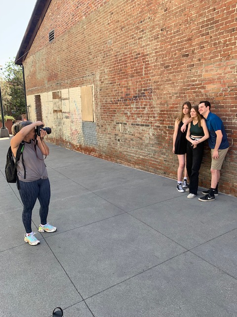 KPowellFYI's tweet photo. In our house, our art is our pictures of our family. And others who are important to us.
Fam photo shoots are infinitely easier now w teenagers & college students. Way more laughter and way less stress.
We still got a treat afterward!
#stickyfaith #growingwith #3BigQuestions https://t.co/DVB9NgGSIK