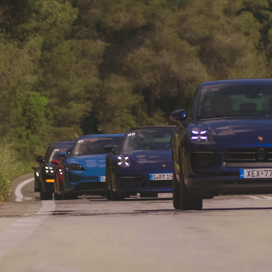 PorscheHellas's tweet photo. Κορυφαίες συναντήσεις στον δρόμο προς την έκφραση της απόλυτης ελευθερίας!
Κάθε διαδρομή πυροδοτεί διαφορετικά συναισθήματα στο #ThePorscheExperienceRoadTour!

#PorscheHellas #Porsche #motodynamics #MoveLiveExperience #PorscheExperience #PorscheRoadTour #PorscheRoadTourGreece https://t.co/TVCKoVmzmR