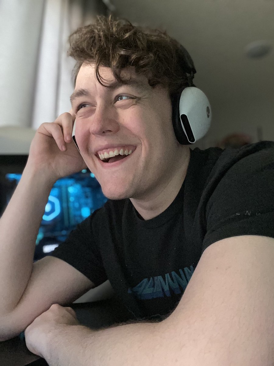 RogersBase's tweet photo. I'm officially WIRELESS! 🙌 

@Alienware &amp; @IntelGaming partnered up to create the Alienware Defy Boundaries game, 
a mobile &amp; web enabled experience where you can #ExploreAlienware &amp; potentially win prizes! Check it out for yourself: https://t.co/gXzla3DEsL

#AlienwarePartner https://t.co/CtGkHbj16u