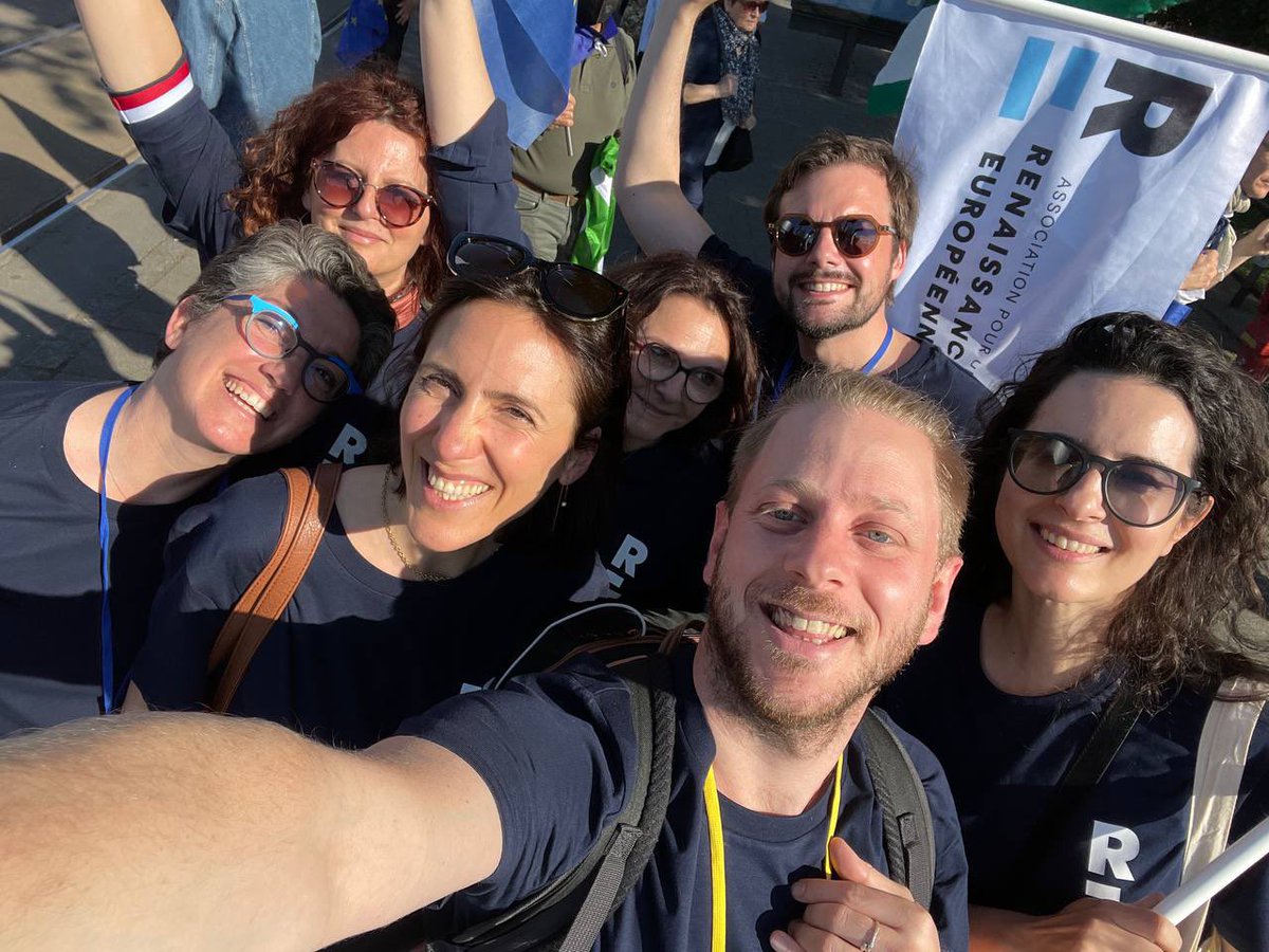 RenaissanceUE26's tweet photo. 🇪🇺🔥🇪🇺🔥🇪🇺
Marche pour l'Europe à #Strasbourg à l'occasion de la clôture de la #CoFoE 
Impressionnant l'enthousiasme de la jeunesse, l'Europe 🇪🇺 reste notre horizon commun 💙💛💙💛

@RenaissanceUE62 @GrudlerCh @sandrogozi @ValerieHayer @fabienne_keller https://t.co/krcCpkI0Pk