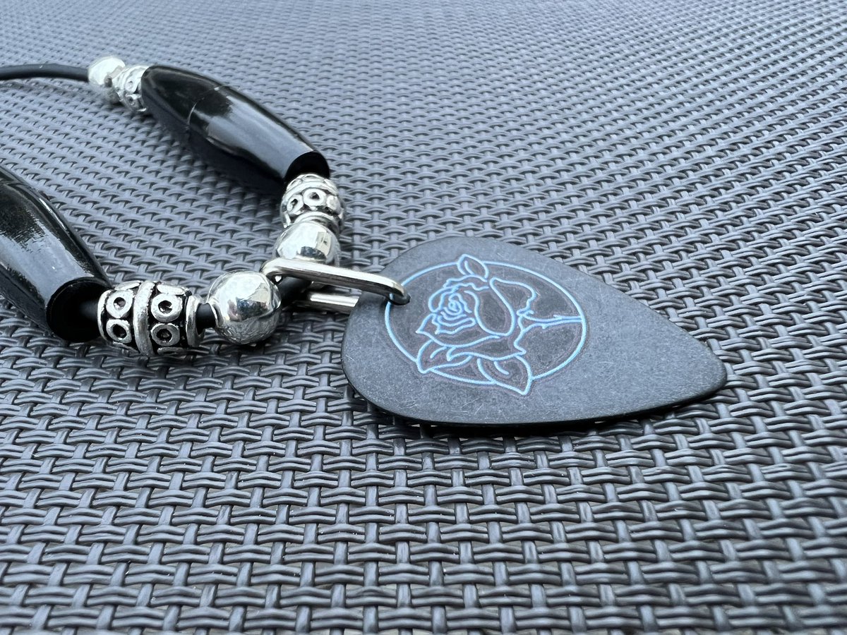 Brigitte_Ba's tweet photo. In a Covid-free world, I would have spent this evening w/ @ShawnMendes in Paris. My son Tristan would have met him earlier in the day & we would have been going home with a @MartinGuitar signed by Shawn! #shawnaccess #thewondertour #VIPpack (I had my guitar pick necklace ready!) https://t.co/1JDeS0HEeh
