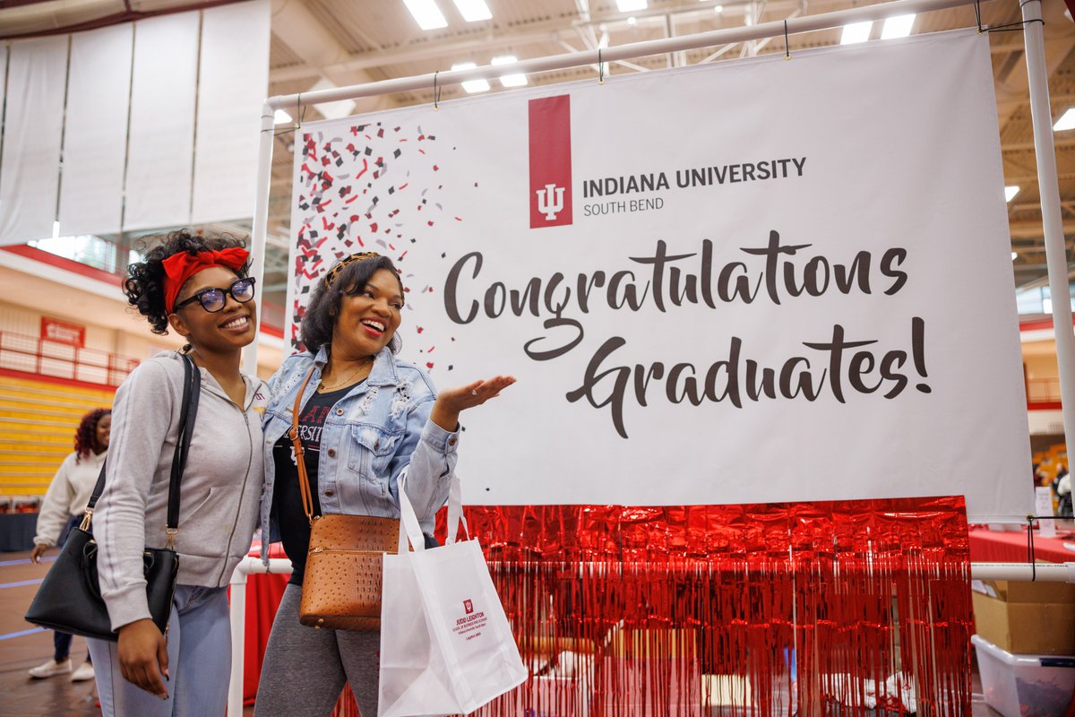 IUSouthBend's tweet photo. Celebrating our Class of 2022 at our Graduate Cookout before Tuesday's commencement ceremony!πβ€οΈπ
#IUSBGrad22 https://t.co/zowvbJBzSj