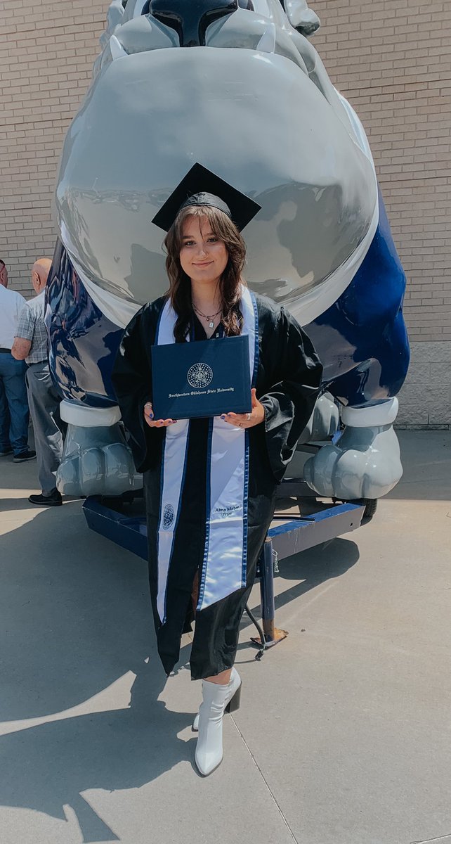 emilygraceeep's tweet photo. spent 30k for a pin but atleast I’m officially a swosu alumni https://t.co/xJbcZo5uBp
