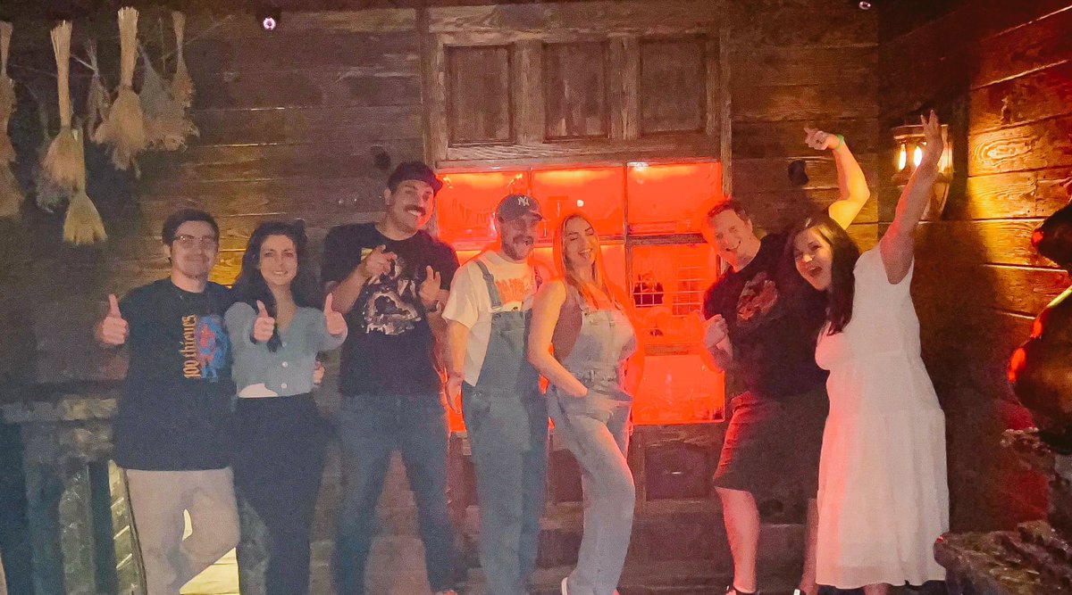 bnans's tweet photo. they took me to my first escape room and I didn’t die https://t.co/m4PxA2ndXE