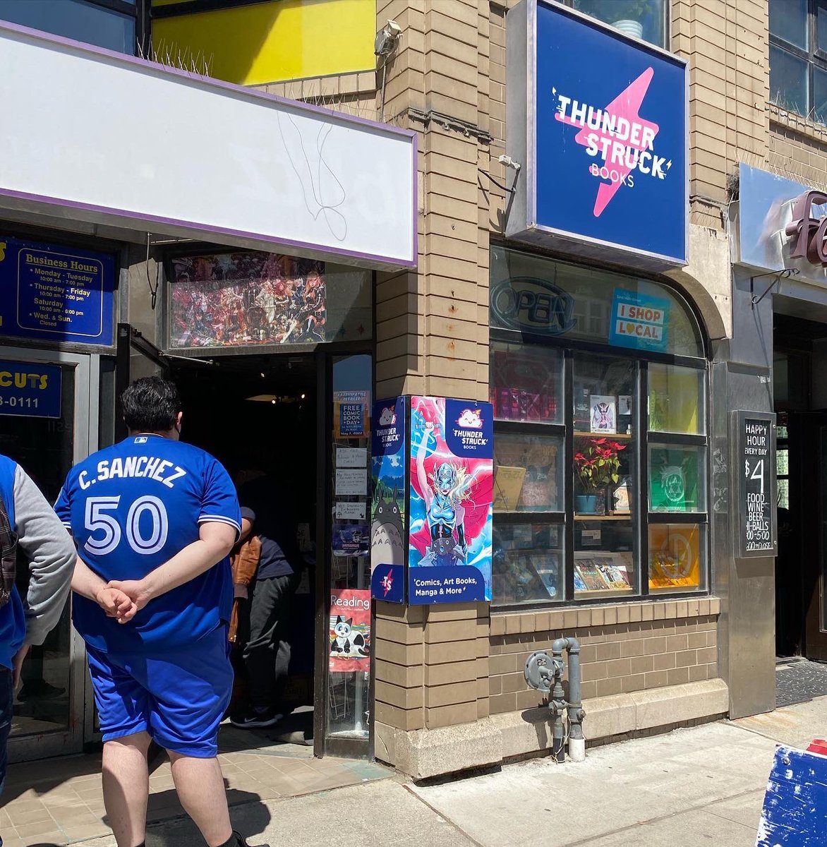 AleksWrobel's tweet photo. The Annex is buzzing today with comic fans lining up outside of Thunderstruck. Head up to the top of BMV, take a deep breath and enjoy the smell of comics;) #FCBD22 #FreeComicBookDay #Annex #AnnexToronto https://t.co/jsxh60IKkH