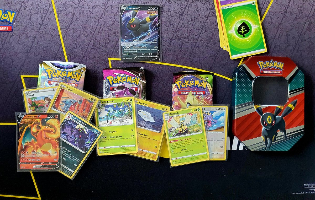 store_moony's tweet image. #morpekovunionspecialcollection box with the evolution tins and I would have never imaged that our first #charizardvstar and #charizardV  will be pulled from an #espion and an #umbreon tin 
Also topped it up with a #loveball and  #FusionStrike three pack Blister  #sunnymoonystore