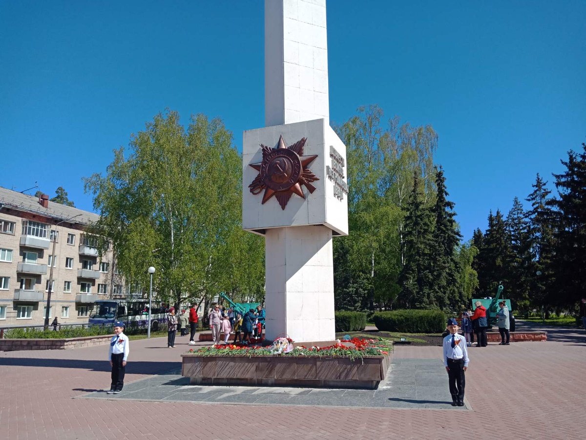Y6Xuu's tweet photo. 07.05.22 #дс13Радуга  Мы долго готовились, дружно шагали, и поняли вдруг…
Что память о днях тех жестоких…едва ли забудем.
 Саднит нашу грудь...
Чтоб враг не топтал сапогом своим грязным
Златистой пшеницы поля.
Все спали спокойно, не рвались снаряды.
На вахте стоим ты и я. https://t.co/jonuYyoxen