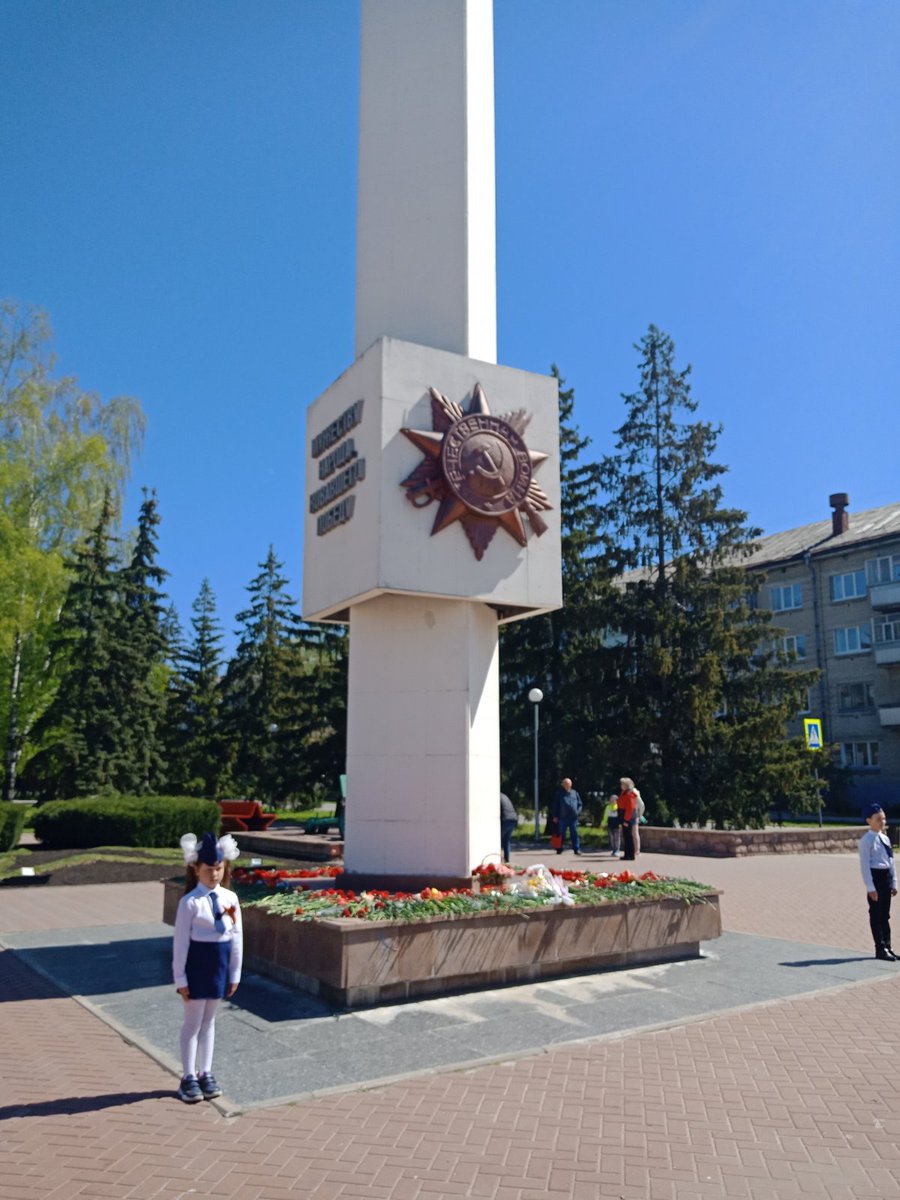 Y6Xuu's tweet photo. 07.05.22 #дс13Радуга  Мы долго готовились, дружно шагали, и поняли вдруг…
Что память о днях тех жестоких…едва ли забудем.
 Саднит нашу грудь...
Чтоб враг не топтал сапогом своим грязным
Златистой пшеницы поля.
Все спали спокойно, не рвались снаряды.
На вахте стоим ты и я. https://t.co/jonuYyoxen