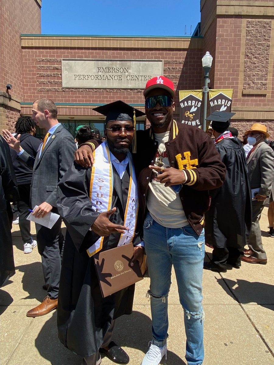 StoweBaseball's tweet photo. HUGE HUGE congratulations to our Spring 2022 graduates! Alex Williams, Maurice Lafon, Quintaryis Bournes, Bay To, &amp; Dajuan Griffin. 

Wish you all the best in the next chapter of your life. It was a pleasure watching you perform on &amp; off the field. https://t.co/UhhK836ayB