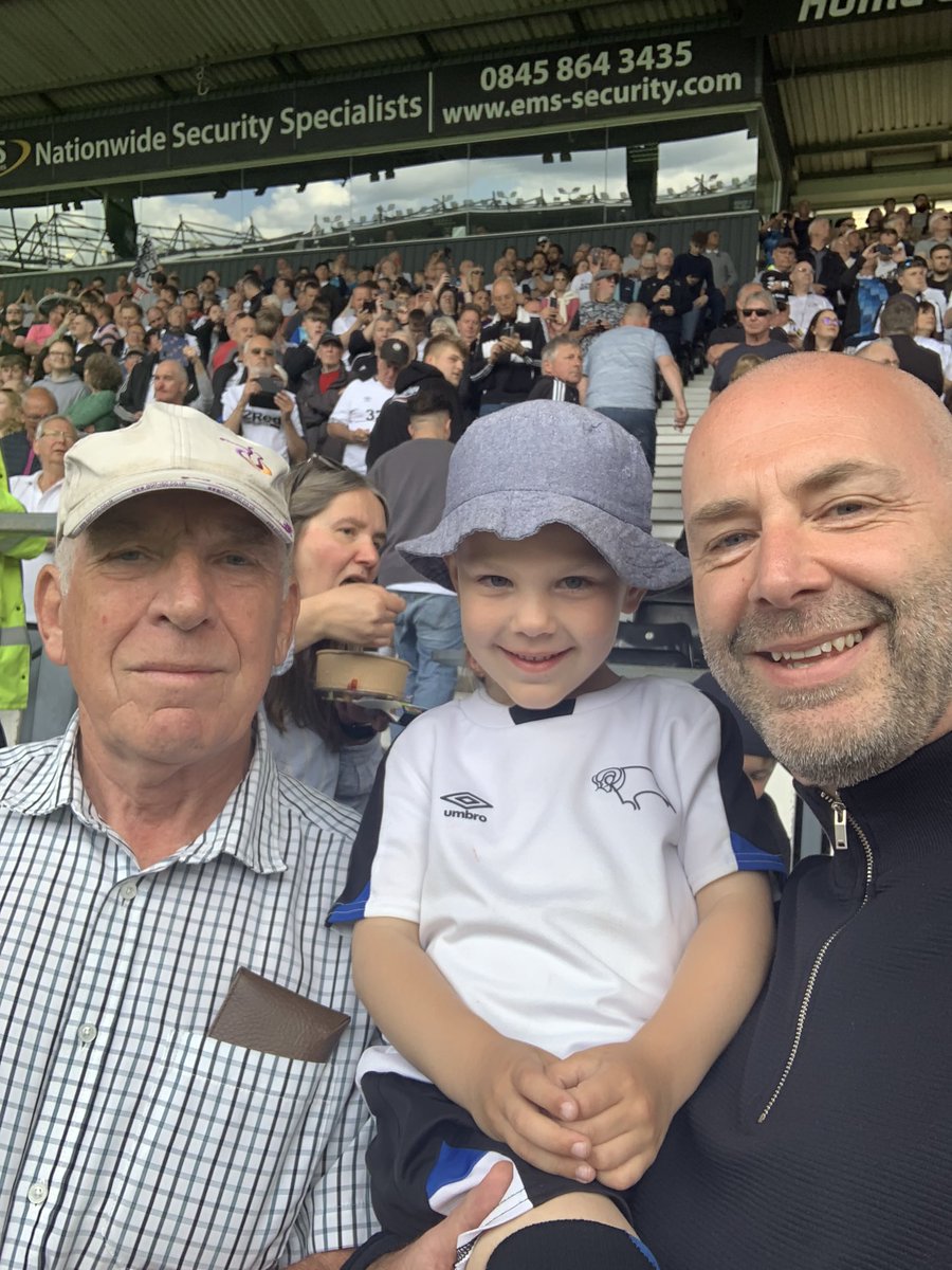 KevinCoolin's tweet photo. Last game in the Championship for a while…see you next season @WHawkins78 @banburychris @StuMitchell77 PS get another stand. You’ll need it 🐏 https://t.co/8fb0lgCwP8