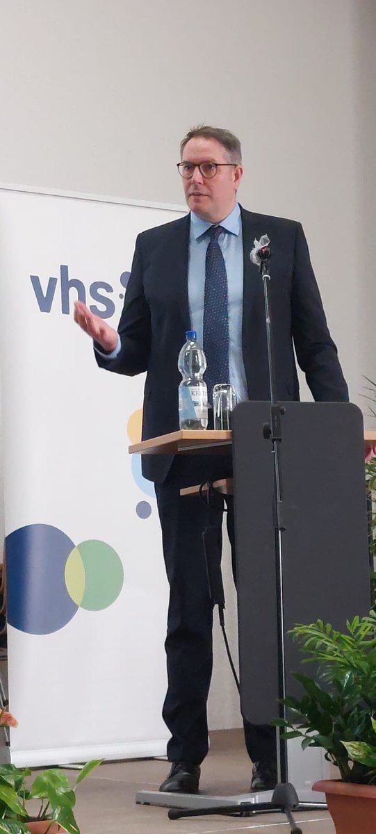 Alex_Schweitzer's tweet image. War heute bei der Mitgliederversammlung der Volkshochschulen im Land. Bin sehr froh dass wir in #RLP so eine vielfältige, engagierte Weiterbildungs-Community haben. #TransformRLP