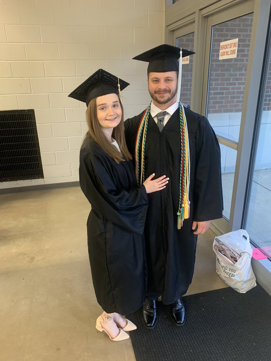 Lynfree99's tweet photo. Graduate college with your boyfriend you graduated HS with too, in a cap representing your job at @OhioStatehouse?!? BET https://t.co/QwhlWSWJjv
