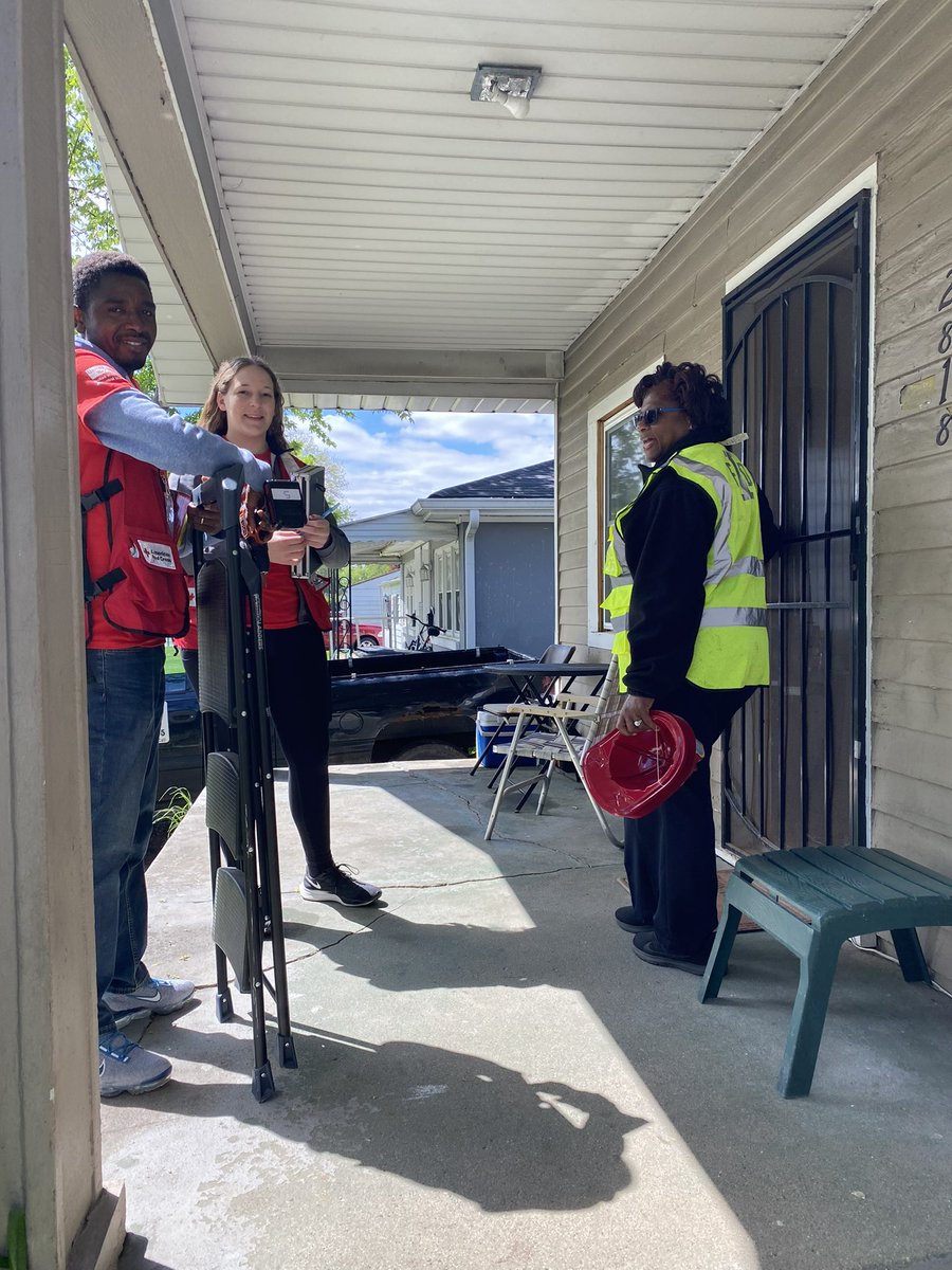 IFD_NEWS's tweet photo. During the #SoundTheAlarm smoke alarm blitz, the #IFD #INRedCross team visited 68 houses, installed 117 alarms and engaged with 185 residents in the Martindale-Brightwood area. Working Smoke Alarms save lives and your life matters. Have a plan. Get out and stay out. https://t.co/aCfbQpoxLZ