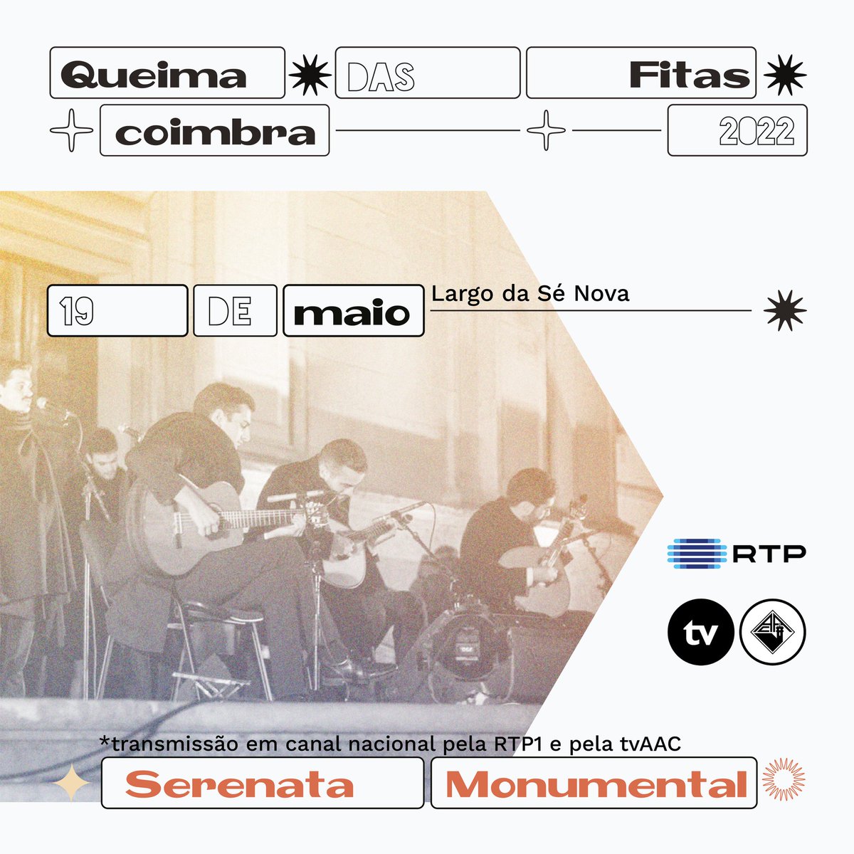 É nesta noite que Coimbra se envolve no preto da Capa e Batina, na emoção e no silêncio deste momento solene que é a Serenata Monumental. ✨ 

Se não tiveres oportunidade para tal, acompanha tudo ao pormenor na transmissão da tvAAC ou em canal nacional, na RTP1. 🔊