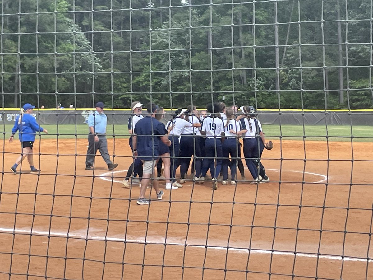 ChapinSoftball's tweet photo. Chapin wins! Chapin wins! 
4-2 Eagles over Berkeley
#chapineagleclub 
#schoolchapin https://t.co/po4mReDM9H