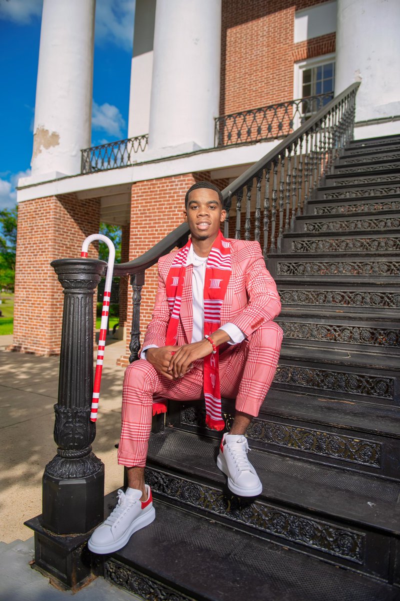 _therealmaut's tweet photo. Success is not final, failure is not fatal: it is the courage to continue that counts. May 14th loading..💜💛
✅Magna Cum Laude
✅Presidents’ Scholar
✅Job with Fortune 500 Company
✅Computer Science Club
✅Member of multiple Honor Societies 
📸: @drefilmpro https://t.co/lTVBOBTlcP
