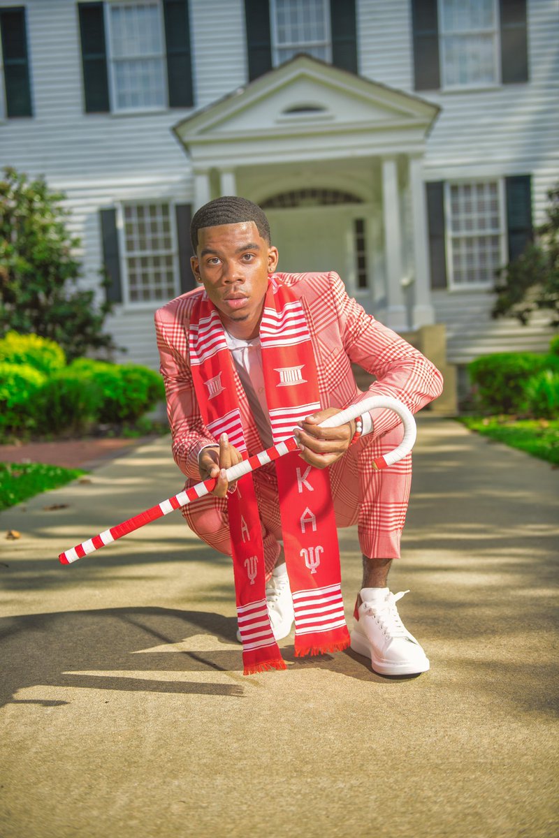 _therealmaut's tweet photo. Success is not final, failure is not fatal: it is the courage to continue that counts. May 14th loading..💜💛
✅Magna Cum Laude
✅Presidents’ Scholar
✅Job with Fortune 500 Company
✅Computer Science Club
✅Member of multiple Honor Societies 
📸: @drefilmpro https://t.co/lTVBOBTlcP