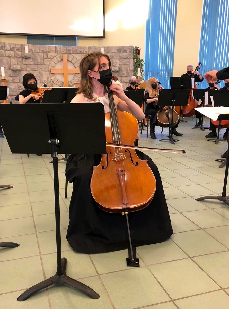 hugjohns's tweet photo. Sophia Battel keeping her eyes on the conductor as usual 🙄. Last night she brilliantly performed the Moderato of the Haydn C+ with KCS 🎻 👏👏Our first concert in over two years. https://t.co/5rMUbWLZxT