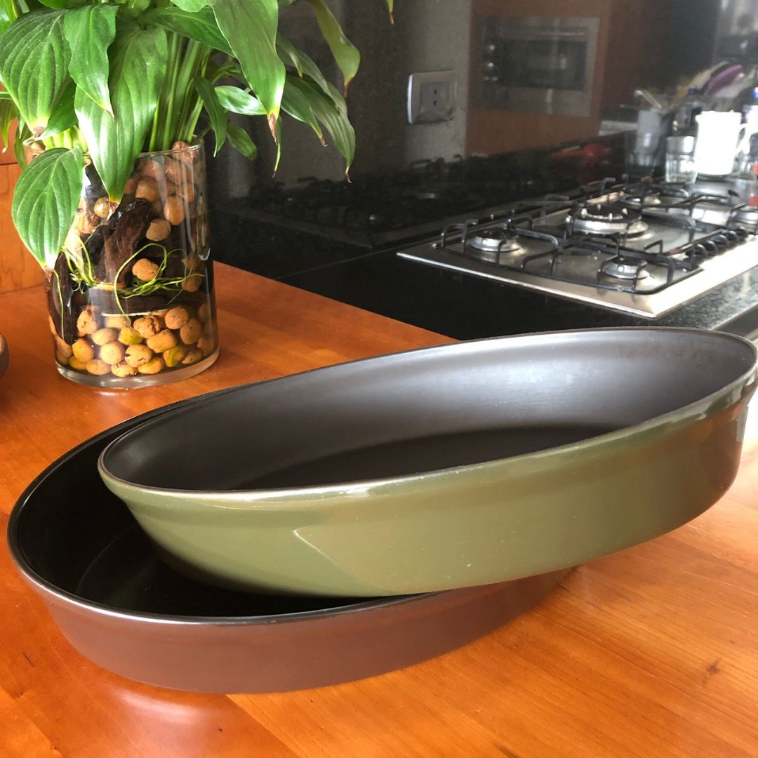 espaco_gourmet's tweet photo. Travessa/assadeira da marca Ceraflame Cockware nas dimens��es 36x25x6cm Vai ao forno, microondas e lava-louças Cor Malbec ou Oliva. https://t.co/vrD23cZHGp