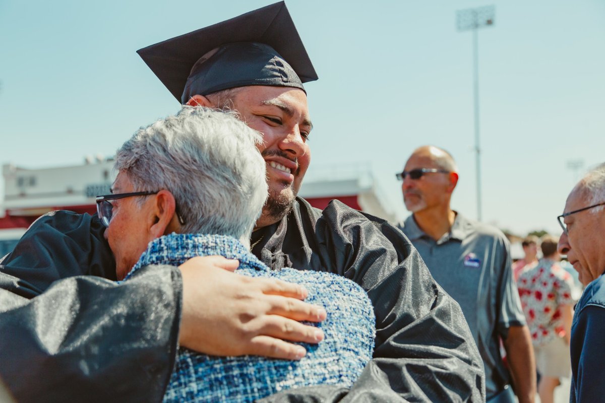 SterlingCLife's tweet photo. Congratulations, Sterling College Class of 2022! The Sterling College Warrior family of faculty, staff and the community of Sterling, join with ...!#SterlingProud #Classof2022 #HereAtSterling #SwordsUp
https://t.co/VTuQealyM0.
#HereAtSterling #SterlingCollege #SnapshotsFromCampus https://t.co/lZErlb28Ht