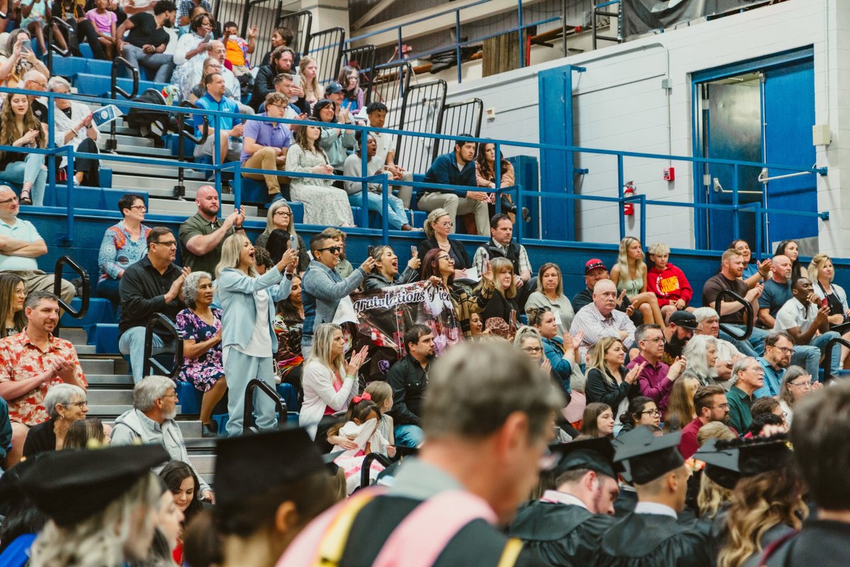 SterlingCLife's tweet photo. Congratulations, Sterling College Class of 2022! The Sterling College Warrior family of faculty, staff and the community of Sterling, join with ...!#SterlingProud #Classof2022 #HereAtSterling #SwordsUp
https://t.co/VTuQealyM0.
#HereAtSterling #SterlingCollege #SnapshotsFromCampus https://t.co/lZErlb28Ht