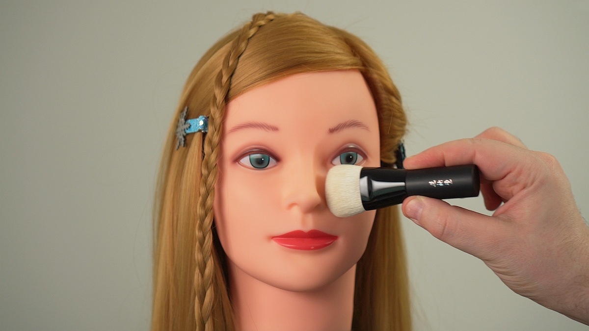 CravingFude's tweet photo. Check this phenomenal #Japanese #makeup #brush in action! It is so luxuriously soft and it can apply any #foundation to a flawlessly smooth finish. Find it here (affiliate link): https://t.co/RZy4c7dyuu https://t.co/QCem7dzxlY