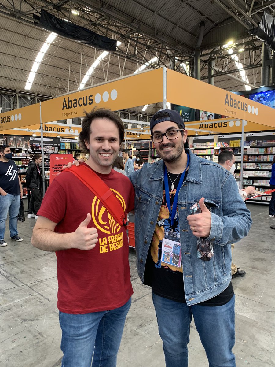 JoanMarcF's tweet photo. LA BOTELLA DE KANDOR ☺️
Otro encuentro que me ha hecho mucha ilusión. Sobre todo poder hablar un rato con @jolivarestolosa Yo como fiel seguidor de La Botella de Kandor, prometo comprarme en breve su nuevo libro! 🙏🏼📕
#youtuber #lbdk #salondelcomic #Barcelona #ficomic #ComicBCN https://t.co/IiDISU94RP