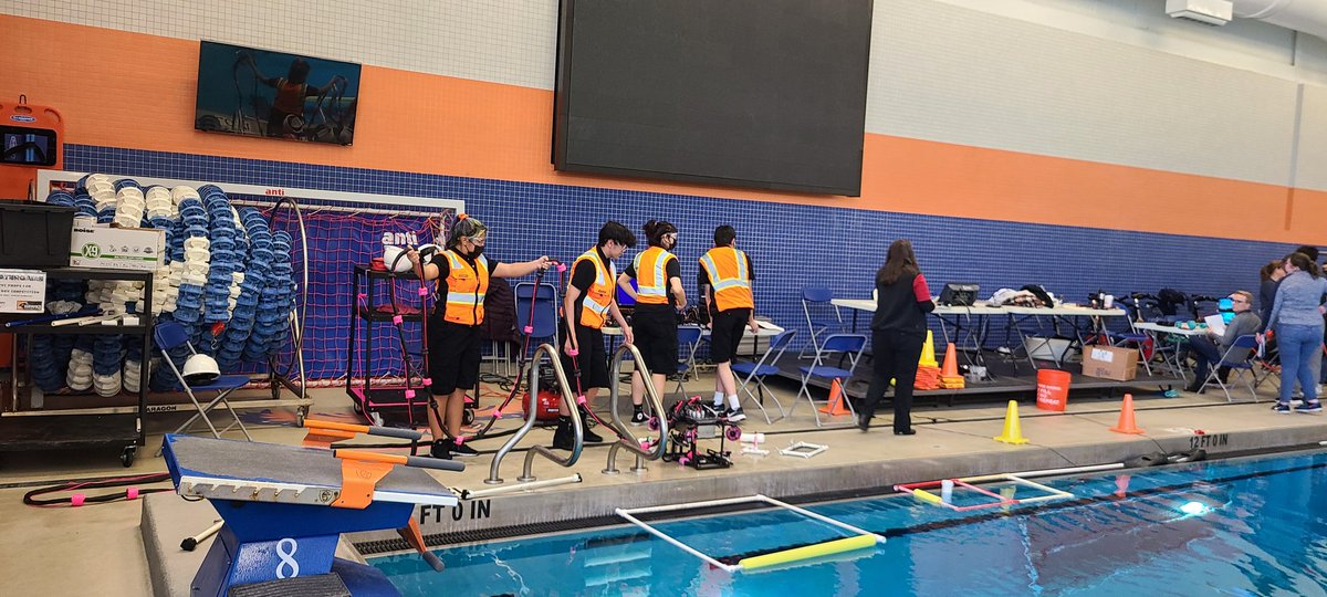 osu_uwrt's tweet photo. Our new Vice President, Amber, is enjoying the day volunteering as a diver at the MATE ROV Midwest Regional competition! "Who wouldn't want to swim with ROVs all day?" -Amber @matecenter Thanks for hosting @HEHSengineering . #robosub #osuengineering https://t.co/l7ZGY6ARdp