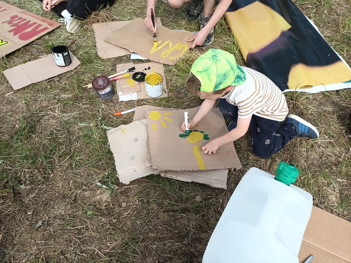 LaVoieEstLibre_'s tweet photo. Nous sommes prêts pour la journée de soutien de demain #desmoissonspasdugoudron à #Teulat! Pour un aménagement sécurisé et respectueux de l'environnement de la #rn126 et contre le projet inutile, écocide et antisocial de l' #A69! Rdv à partir de 11h! https://t.co/maiOMWOt2U