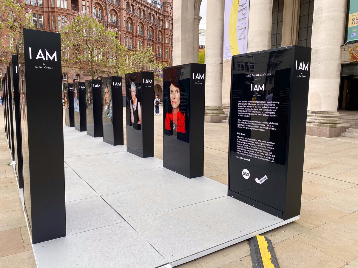 Day out in #Manchester with Manchester 💖

@ManCathedral is beautiful & Central Library is impressive 🐝

The Allie Crewe exhibition ‘I Am’ is really impactful & moving ❤️
@safelives_ @SICKfestival #DomesticAbuse #FriendsCanTell