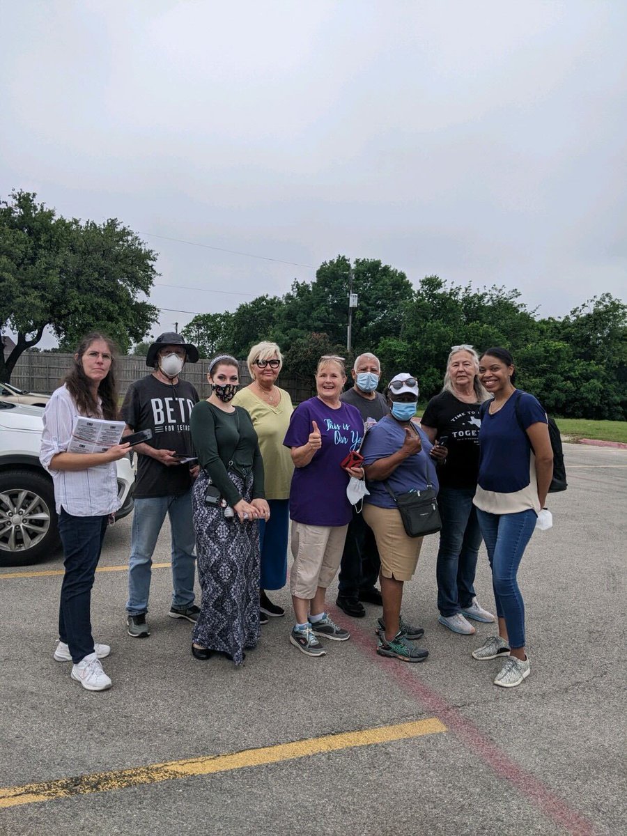 TxProgressive80's tweet photo. A day of Direct Action ! Texans are fired up and ready to vote Beto into office 💙#prochoiceproTexas #BetoForGovernor #BetoForTexas https://t.co/G7gMF4rovL