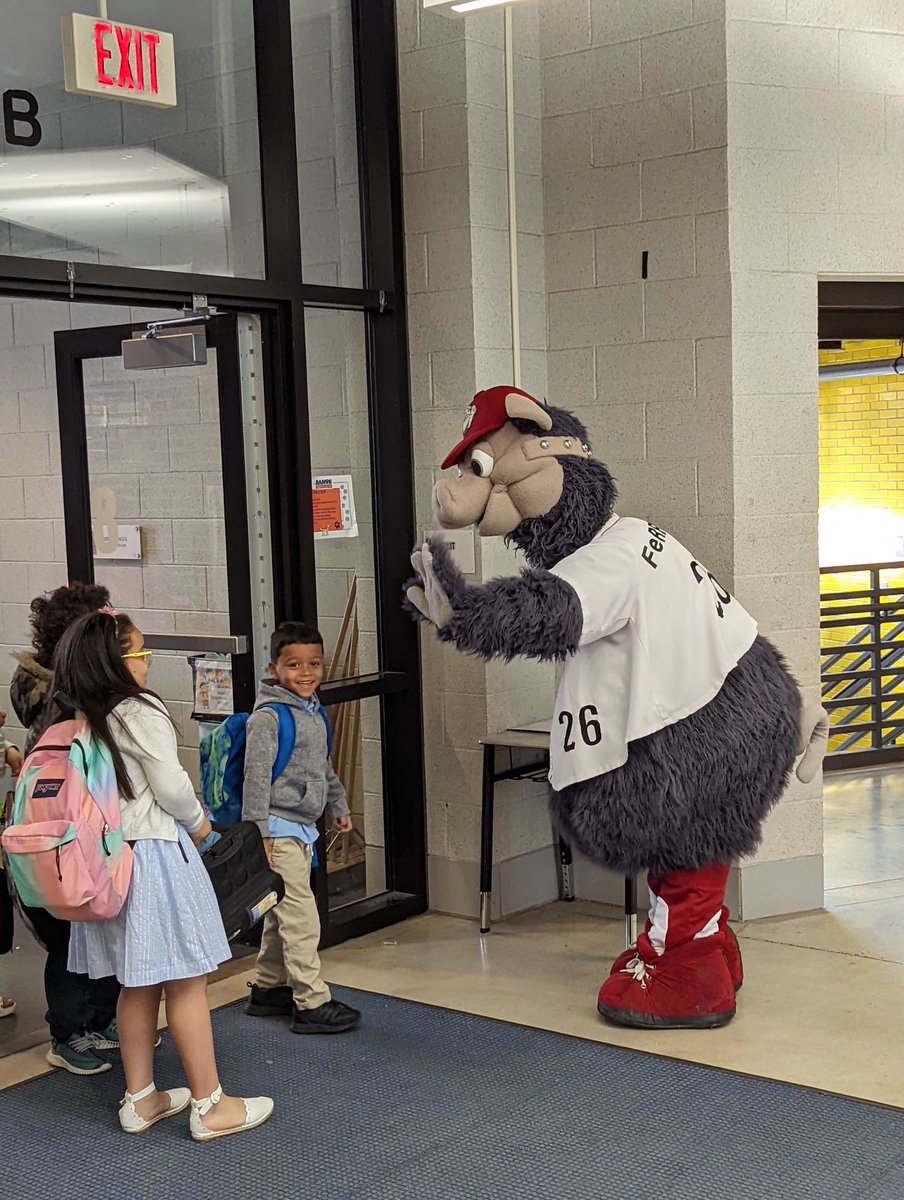 asdramoselem's tweet photo. Ferrous from @IronPigs stopped by on Friday to help us with student arrival (and some office help). We appreciate the support from our Lehigh Valley partner! https://t.co/Fl1oXNXUxE