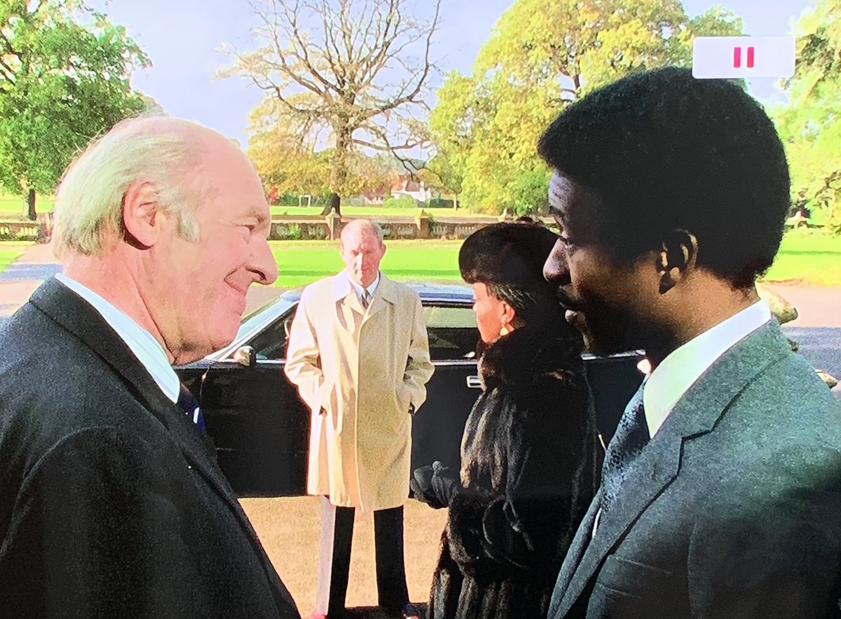 CI5BDC's tweet photo. Ep Ojuka Situation “Then and Now” on location the old Haileybury Junior #School (now apartments ) #longbourn , off Imperial Rd #windsor note trees on grass area. #theprofessionals (pics took last weekend) https://t.co/g4rRiZnqpW