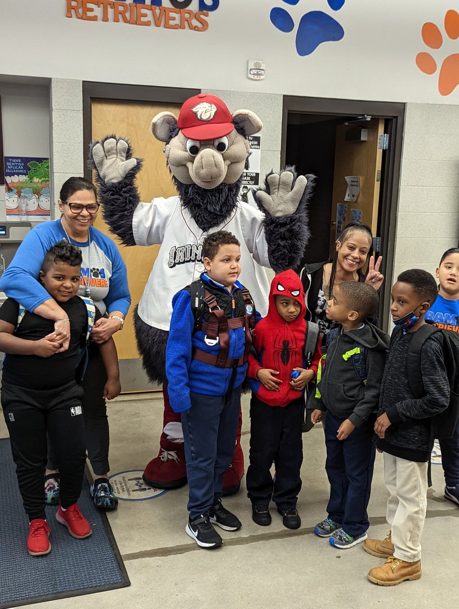asdramoselem's tweet photo. Ferrous from @IronPigs stopped by on Friday to help us with student arrival (and some office help). We appreciate the support from our Lehigh Valley partner! https://t.co/Fl1oXNXUxE