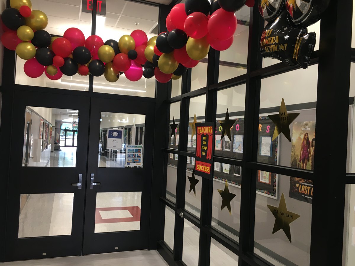 RobinOBier's tweet photo. The school looked amazing this week and the teachers felt so loved. Thank you to our Bridlewood PTA along with our fabulous parents and students. @BridlewoodPta @BridlewoodES #todayatbes https://t.co/AxpbSemtfr