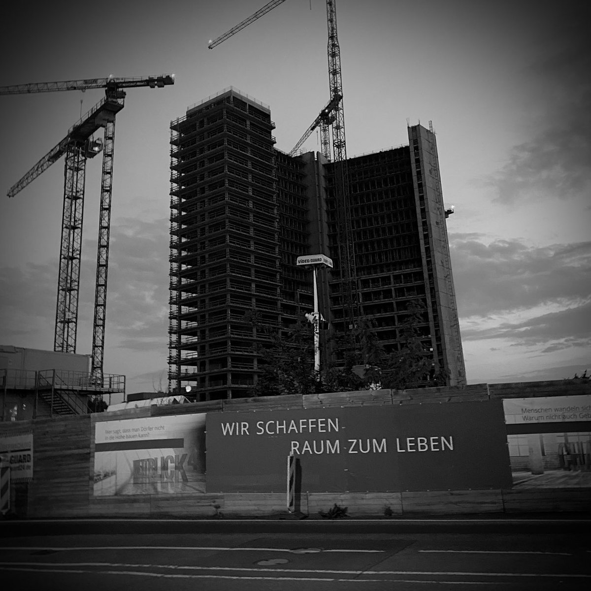 zurwehme's tweet photo. Beate Z., Lügen ändern dich (2022)
#selfcurating #architecture #photography #symbolism #kwu #robertjohnson #fckmomem https://t.co/RanKmAZVkV