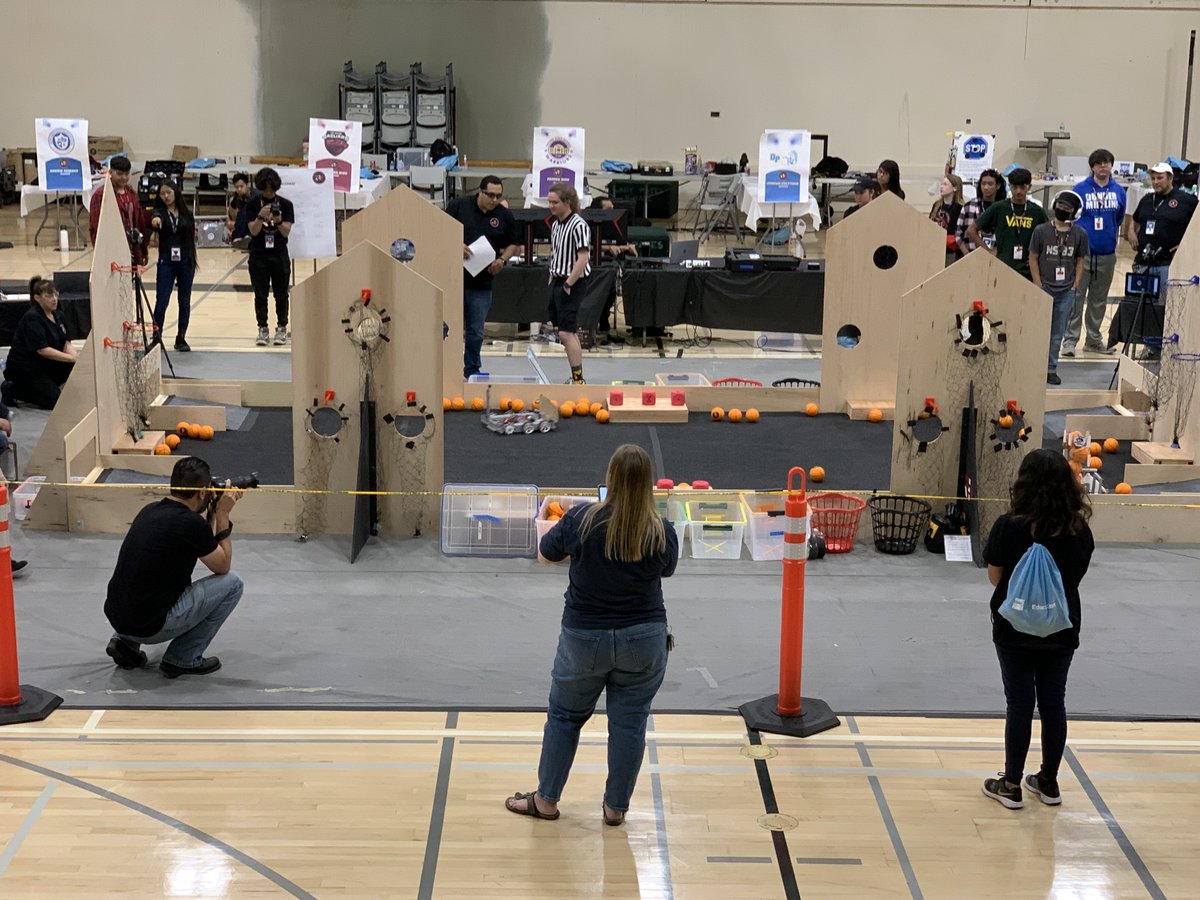 kurtmadden's tweet photo. At the @FuelFusd District Competition at @HooverPates today. Next door was the first FUSD RED (Robotics Engineering Design) Competition. The Fresno Unified Tech & Goal 2 Teams raised the bar even higher! The creativity, innovation, teamwork of the students was amazing! #Geeksrock https://t.co/jPQnwYC7v9