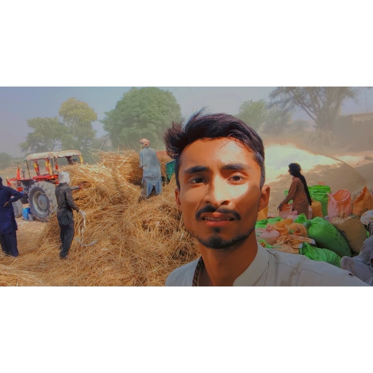 safdanhere_'s tweet photo. میرے #گاوں__کی #مٹی سے بھرتا ہے تیرے #شہر کا #پیٹ😇
 اور تیرے شہر #والے______ ان کو #گنوار کہتے ہیں۔😕
#Sofi😘 https://t.co/qEJS2v2SXh