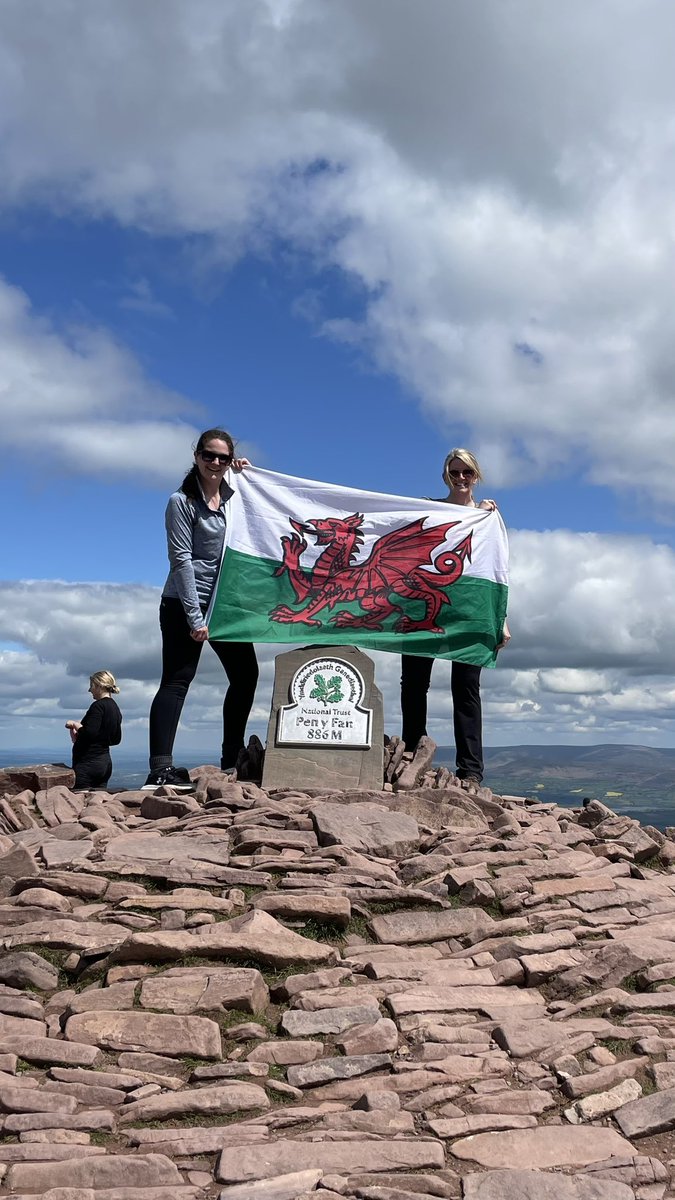 Adams999's tweet photo. Amazing weekend in Brecon Beacons climbing the Pen-y-Fan and going hiking ⛰🏴󠁧󠁢󠁷󠁬󠁳󠁿 #breconbeacons #penyfan https://t.co/J8Gxt2FJ9x