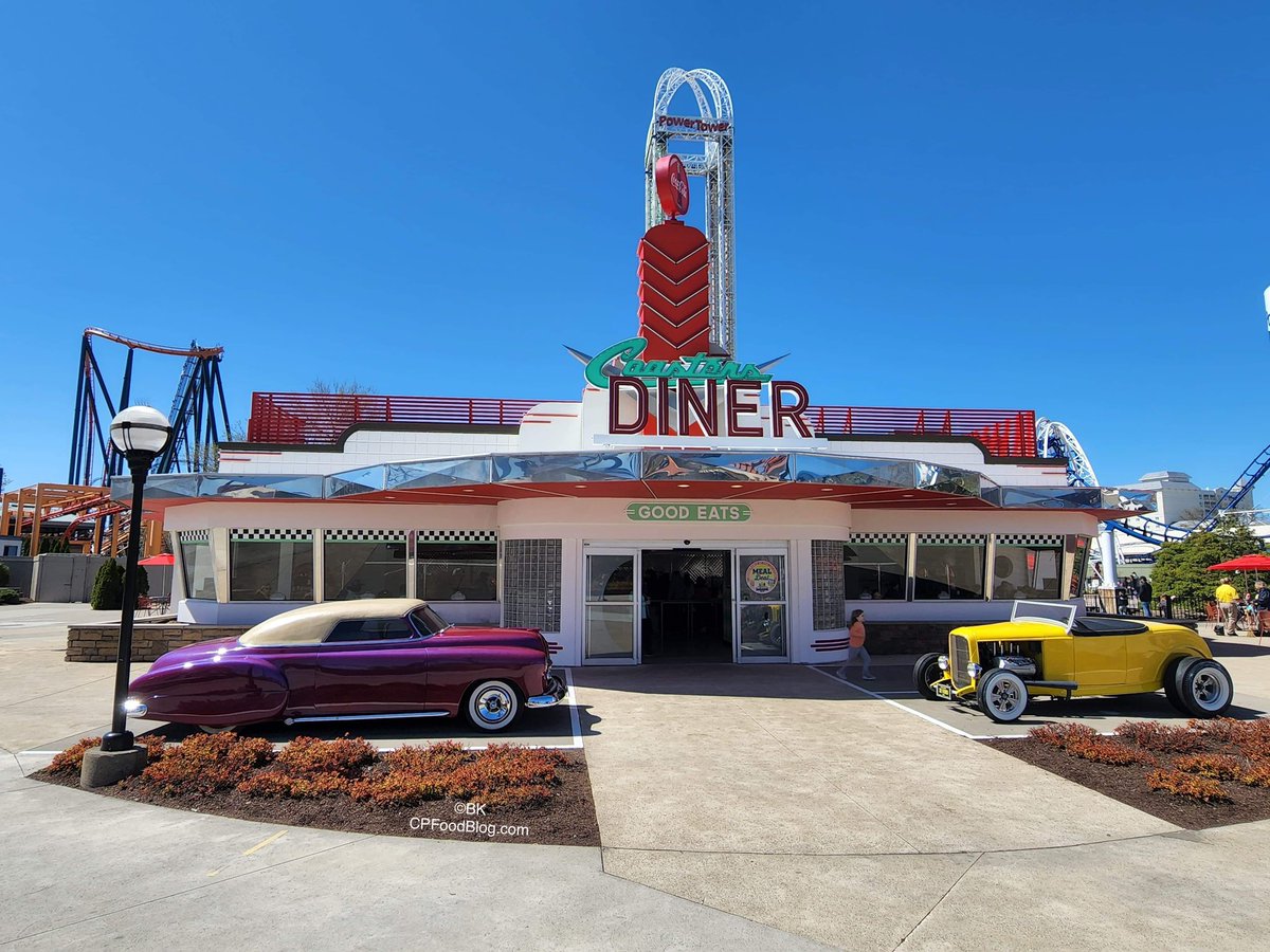 FUNFoodBlog's tweet photo. The antique cars are back out front the remodeled Coasters Diner #CedarPoint https://t.co/JaFQAai19X