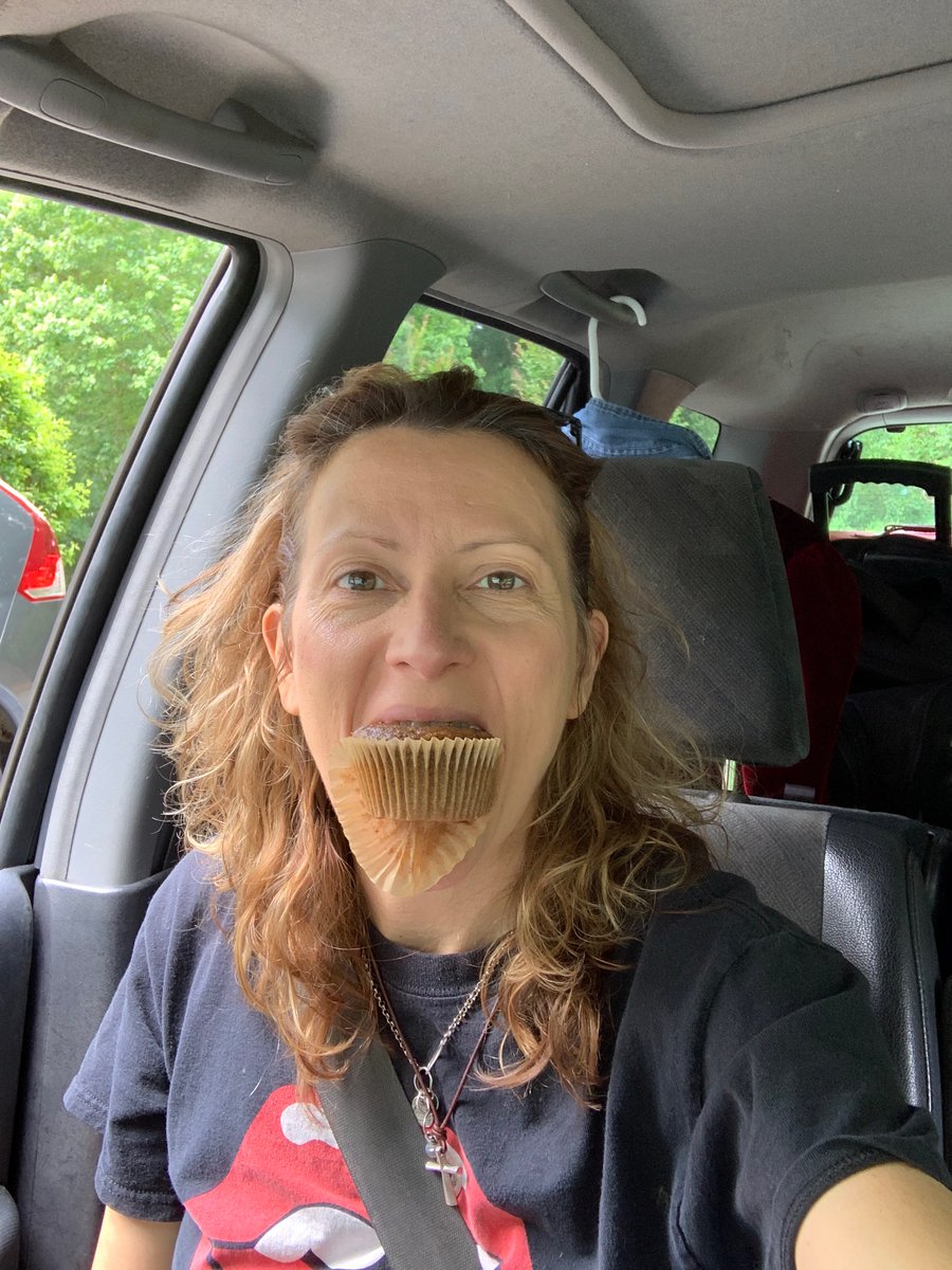michellemaloner's tweet photo. Mom made me yummy banana bread muffins for my impending birthday Monday...I gave her some gifts for moms day, cuz i'll be at da beach! Tonite me and my band are at Matilda's...and it's sold out! #MothersDay #BIRTHDAY #albumrelease #malone1977 #michellemalone #Goodtimes https://t.co/mtfczmahIX