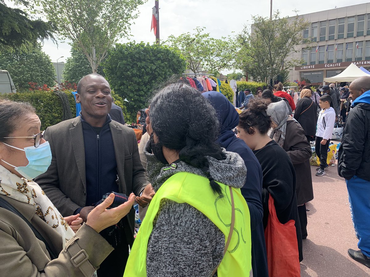 AvecRobensonP's tweet photo. J'ai été ravi de partager un moment conviviale avec quelques amis et collègues, dont le maire de Bondy, @MaireSHerve et le député @alainramadier ce samedi a la brocante de Bondy. Un grand merci à madame Souad Khirani et Soleil solidarité vacances pour l’organisation. https://t.co/nguYETaPnK