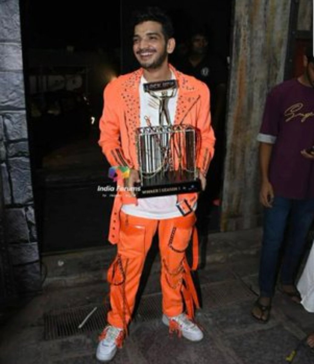 Devendr55099146's tweet photo. Heartiest Congratulations @munawar0018 to Win the #LockUpp season 1.
Well deserved 🥰 
will support you in #KKK12 if you participate. 
Best wishes for your future.

#MunawarFaruqi 
#MunawarForTheWin 
TROPHY AWAITS MUNAWAR https://t.co/xwtU6vdVPl#MunawarFaruqi https://t.co/0slxeNOWiF