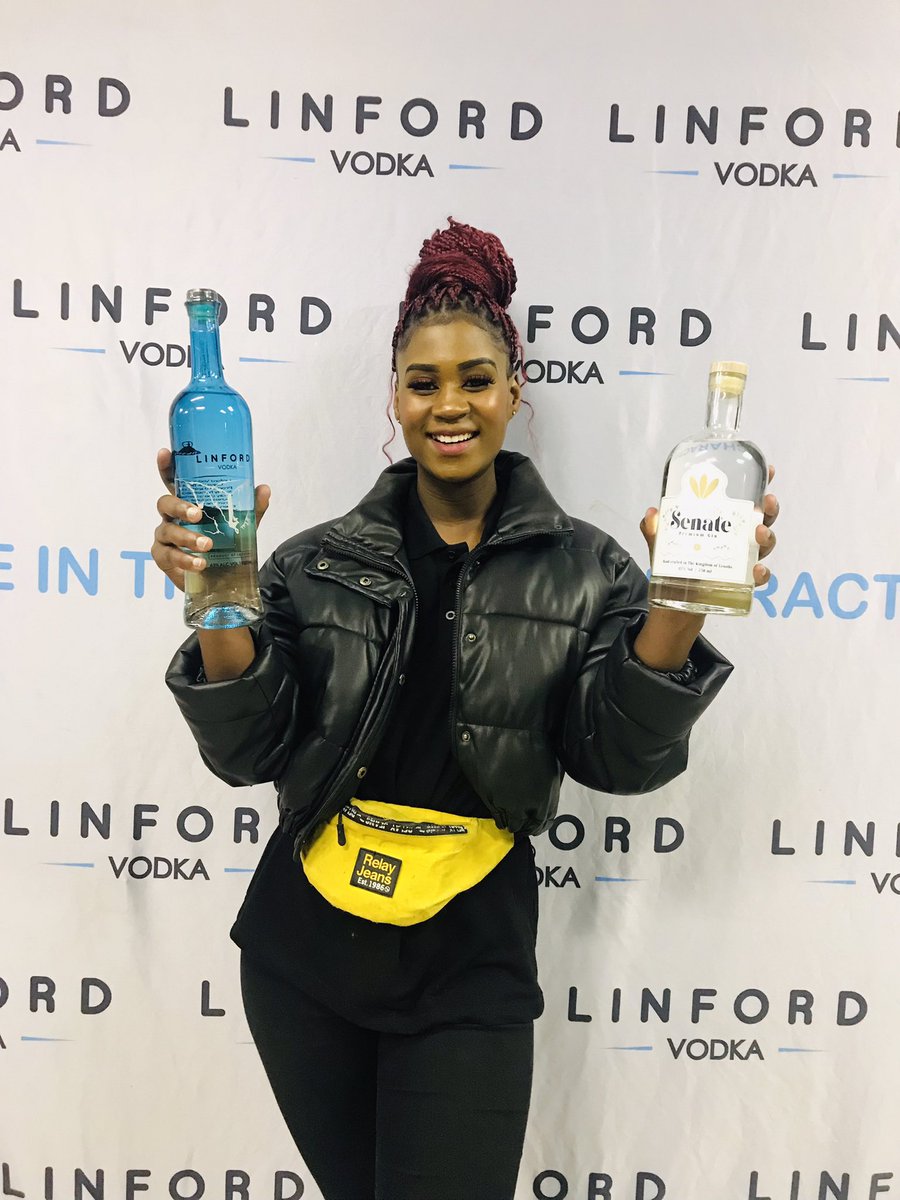 TummieLetsapo's tweet photo. #LsTwitter, @LinfordVodka meets @cubanlinx_ls. cocktails🍹 are available at the entrance for only 50 bucks.Let’s rock🚀🚀
#justlive
#stayfreshsaturdays https://t.co/ADzwH1mlgT