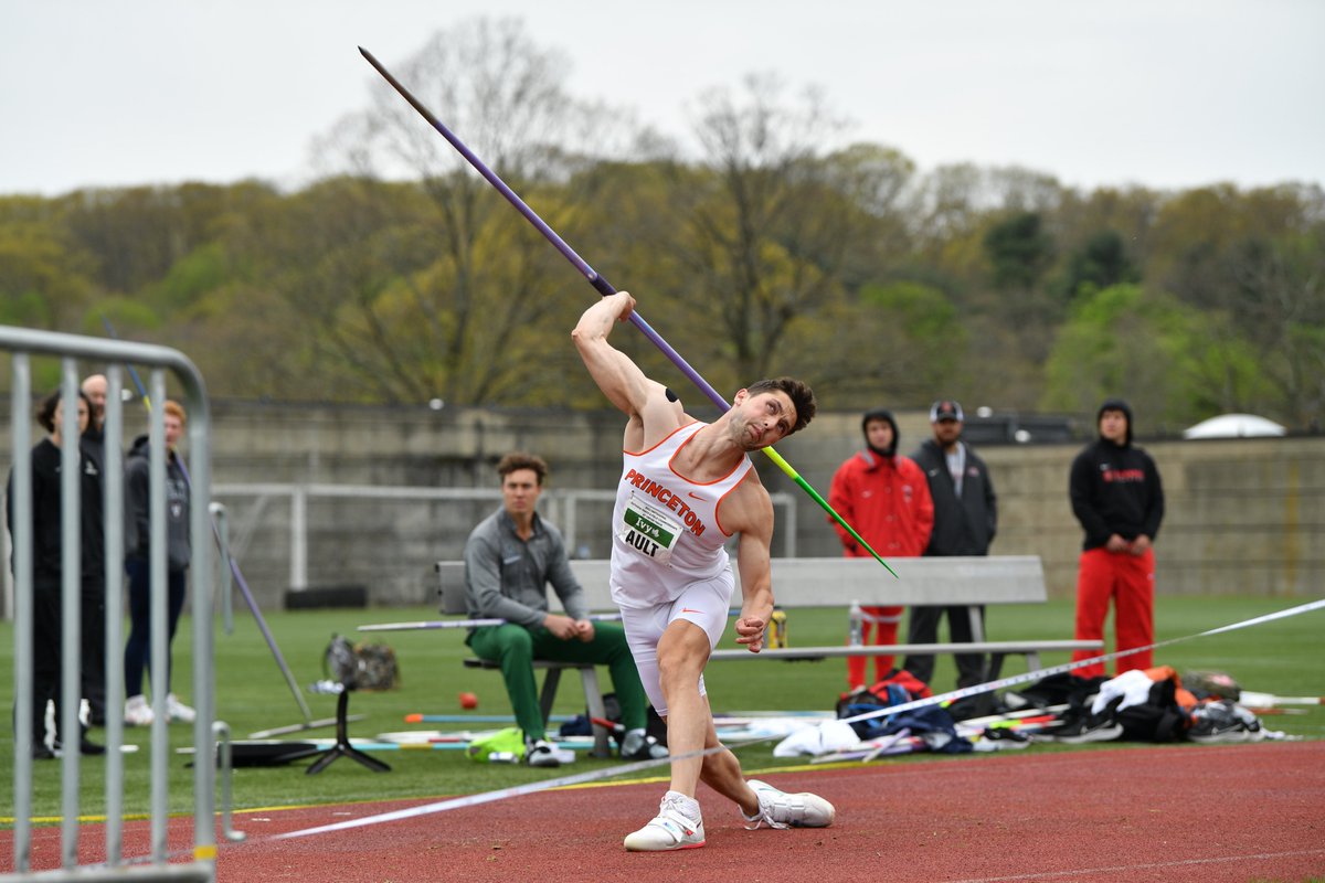 RECORD SETTERS. @PennTrack's Marc Minichello broke the #IvyHeps record in the men's javelin with a throw of 76.78m to take 🥇. @PrincetonTrack's Chandler Ault set the Princeton school mark with a 72.47m to take 🥈. 🌿