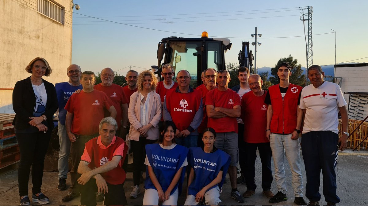 meritxellroige's tweet photo. #Tortosa hem tornat a demostrar a la 9a recollida d'aliments de primavera que som una ciutat molt solidària. En 2 dies més de 500 voluntaris hem recollit 17.500 kg. Gràcies voluntariat i donants, Banc Aliments, Càritas, Creu Roja, Arxiconfraria de la Cinta i joves dels instituts https://t.co/PAuNYCC5G3