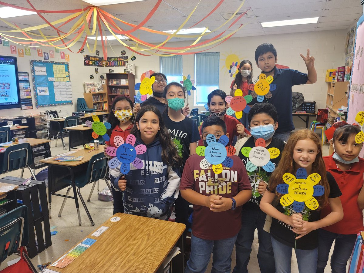 Klp_1111's tweet photo. It was a wonderful week of review and togetherness. Students used #kaganstrategy quiz quiz trade to prepare for STAAR. Then Friday we created a beautiful mother's day flower. #lfcisdistheplacetobe #oesocelots #ilove4thgrade #HappyMothersDay2022 https://t.co/CeZ2UpE6JF
