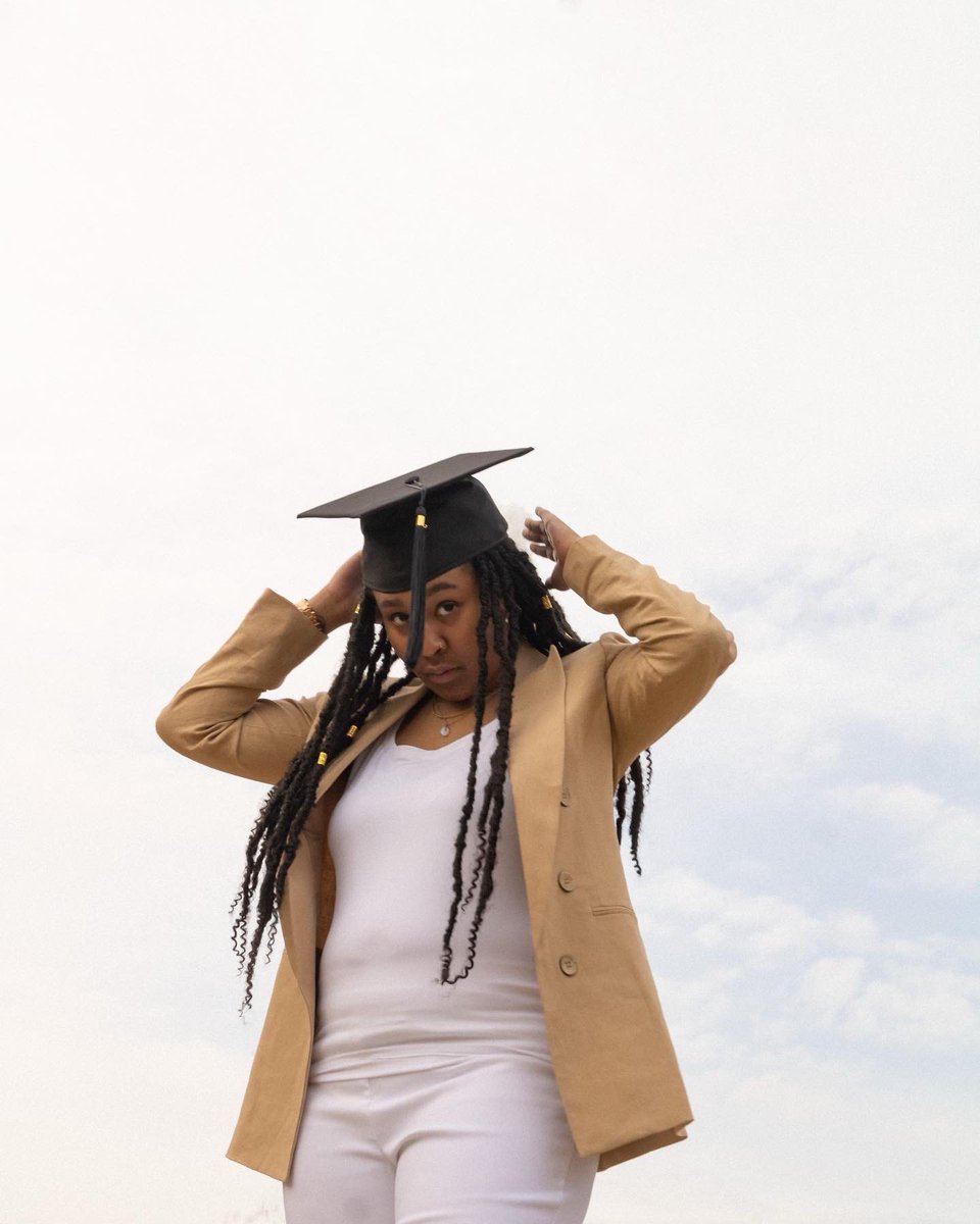 __Adubb__'s tweet photo. And we out 🥳🎓🍾 https://t.co/pwYZHVM2ET