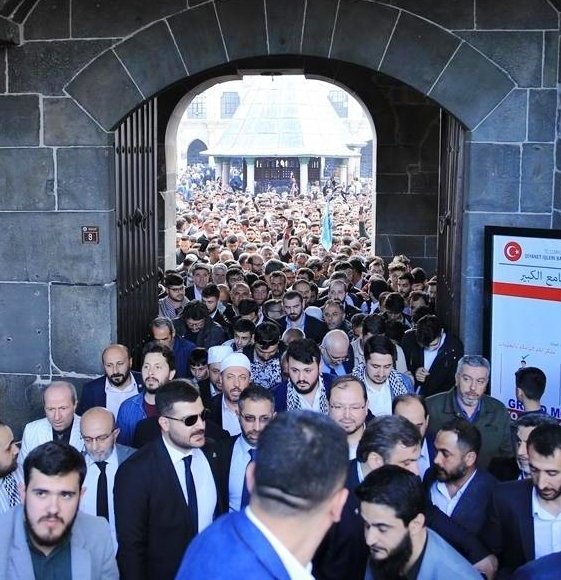 agddiyarbakir's tweet photo. Surda bir Gedik açtık Mukaddes mi mukaddes
Ey deli Rüzgar artık hangi yönden esersen es !

#Fethaamede #DiyarbekirFetih https://t.co/8o9XlScOI6