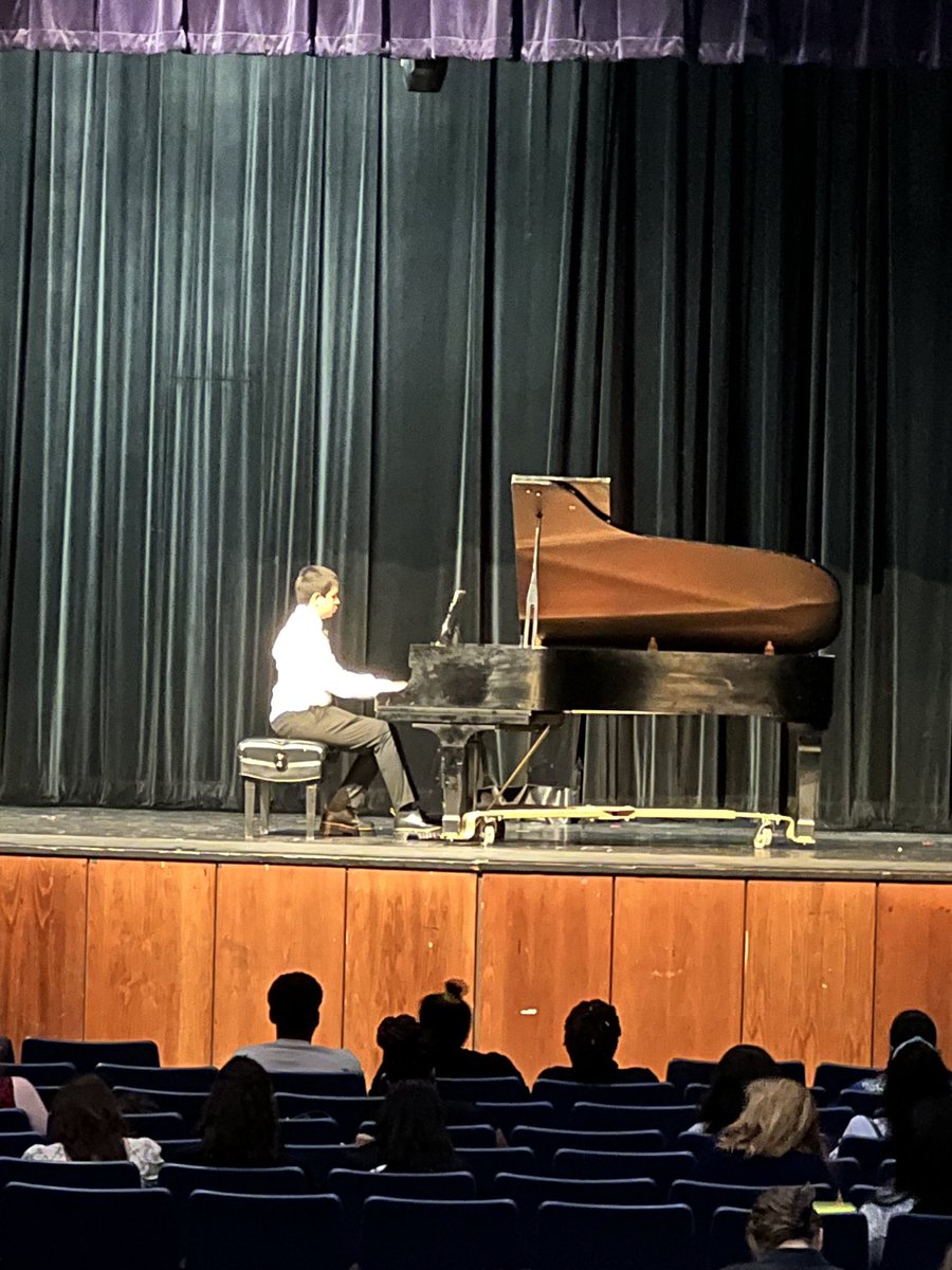 lchspiano's tweet photo. LCHS PIANO MAGNET recital #3!!! Talented students! ⁦@LCHS_Patriots⁩ ⁦@gisdmagnets⁩ ⁦@GISDArts⁩ https://t.co/EQsLsxQ6mB